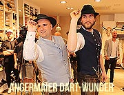 Dart meets Tracht: Einkleidung & Dart Contest Rob Cross und Konrad Abeltshauser @ Angermaier  (©Foto: Martin Schmitz)